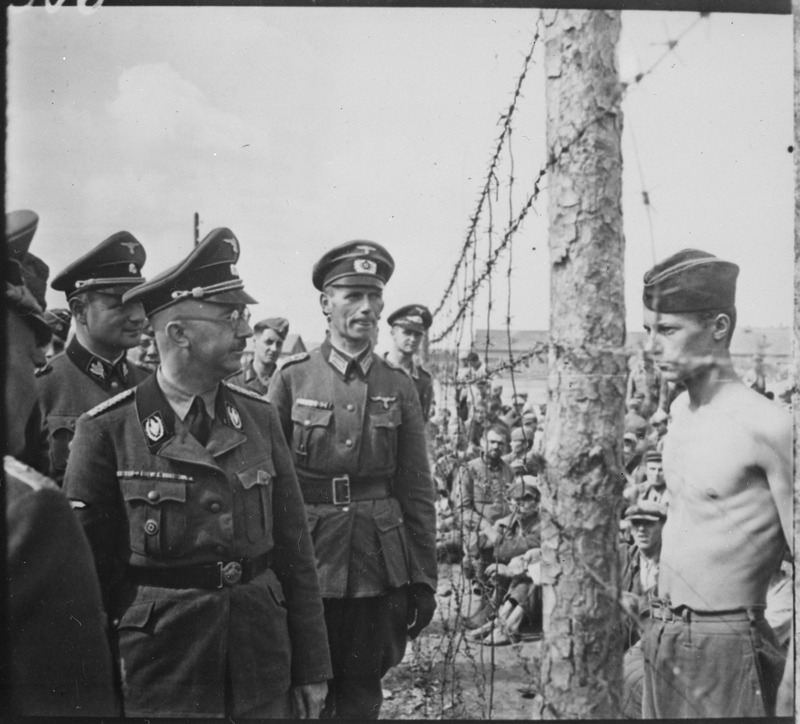 Himmler_besichtigt_die_Gefangenenlager_in_Russland._Heinrich_Himmler_inspects_a_prisoner_of_war_camp_in_Russia,_circa..._-_NARA_-_540164.tif