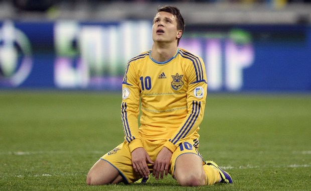 Ukraine's midfielder Yevhen Konoplyanka reacts after missing a chance to score during the 2014 FIFA World Cup qualifying play-off first leg football match between Ukraine and France at the Olympic Stadium in Kiev on November 15, 2013. AFP PHOTO / FRANCK FIFE