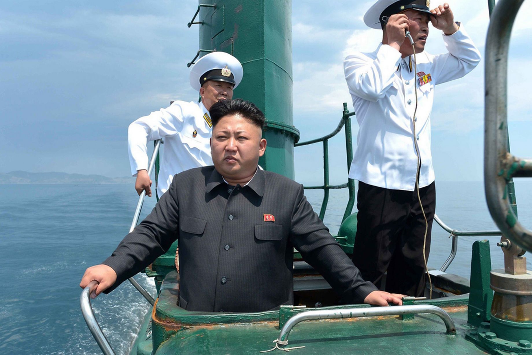 Kim-Jong-Un-inspecting-a-submarine-of-the-Korean-Peoples-Army