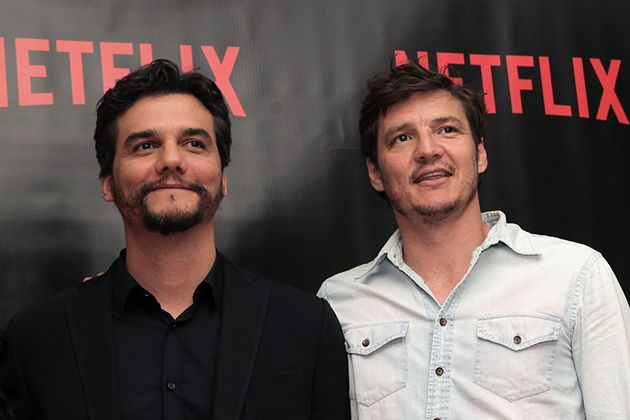 epa05490561 (L-R) Brazilian actor Wagner Moura and Chilean Pedro Pascal pose after a press conference in Mexico City, Mexico, 16 August 2016, where the US company Netflix announced the second season of the series 'Narcos', which tells the story of Colombia's most famous drug dealer, Pablo Escobar Gaviria. EPA/ALEX CRUZ
