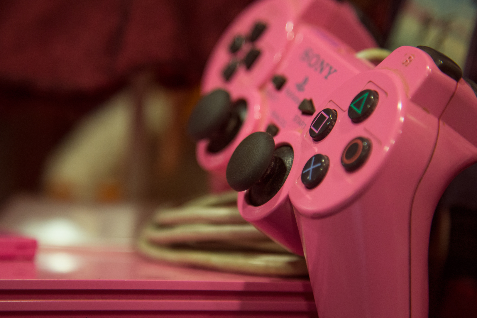 Να μην ξεχνάμε βεβαίως και τις κοπέλες - gamer: Pink Playstation