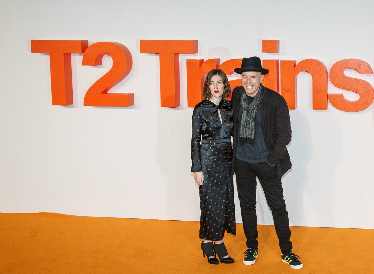 epa05742264 British actor Ewan McGregor (R) and British actress Kelly MacDonald (L) attend for the 'T2 Trainspotting' World Premiere at Cineworld, Fountain Park, in Edinburgh, Scotland, Britain, 22 January 2016. The movie will be released in the UK on 27 January. EPA/ROBERT PERRY
