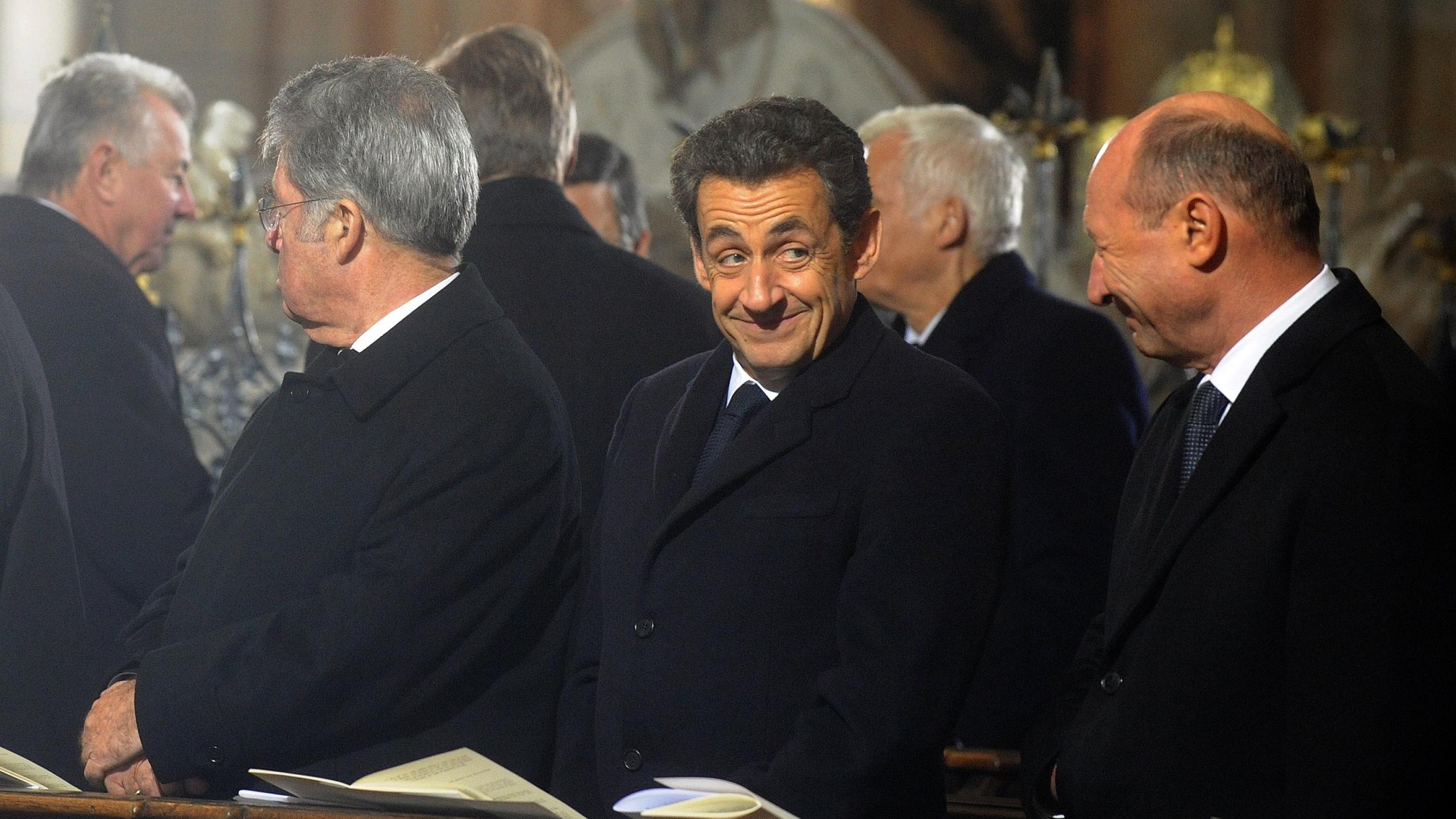 Basescu-Sarkozy-laughing-Vaclav-Havel-funeral