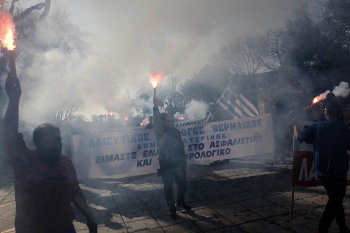 Protest rally by fishermen at the northern Greek city of Thessaloniki, against the planned pension and social security reforms. Thessaloniki, Jan. 28, 2016. / Συλλαλητήριο ψαράδων στα εγκαίνια της έκθεσης Agrotica στην Θεσσαλονίκη, 28 Ιανουαρίου 2016.