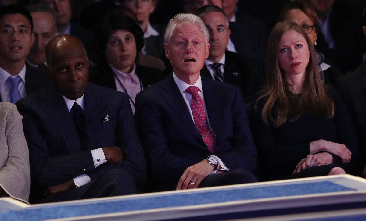 epa05557689 (L-R) Vernon Jordan, former President Bill Clinton and Chelsea Clinton watch as Republican Donald Trump debates Democrat Hillary Clinton during the first Presidential Debate at Hofstra University in Hempstead, New York, USA, 26 September 2016. The only Vice Presidential debate will be held on 04 October in Virginia, and the second and third Presidential Debates will be held on 09 October in Missouri and 19 October in Nevada. EPA/JOE RAEDLE